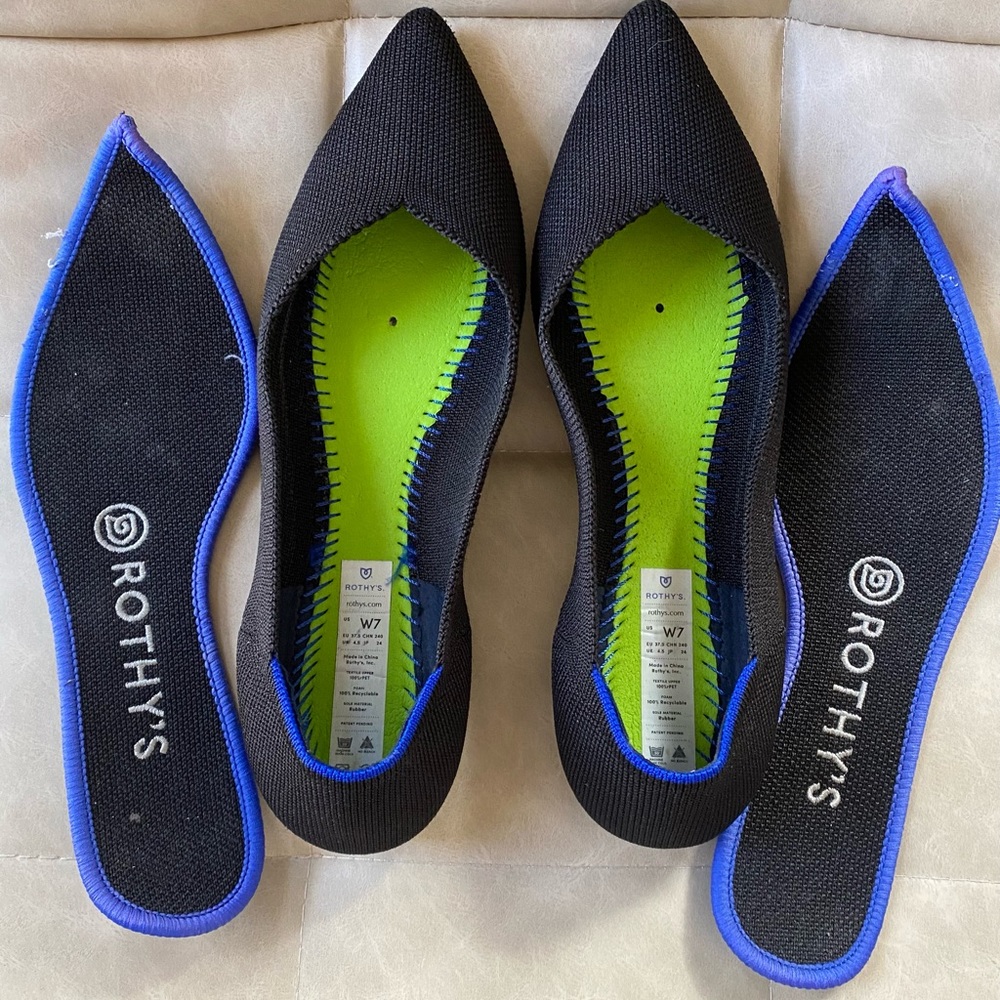 Rothy’s Black Pointed Flats size 7 but fit like a 6.5